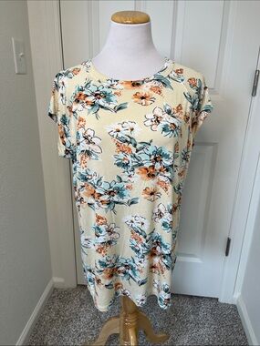 Lularoe Cream Floral Short Sleeve Tunic Top
